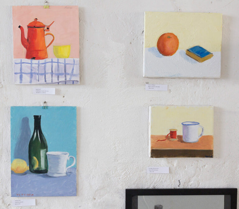 quadri ad olio creati durante il corso di pittura per bambini, esposti alla mostra di fine anno